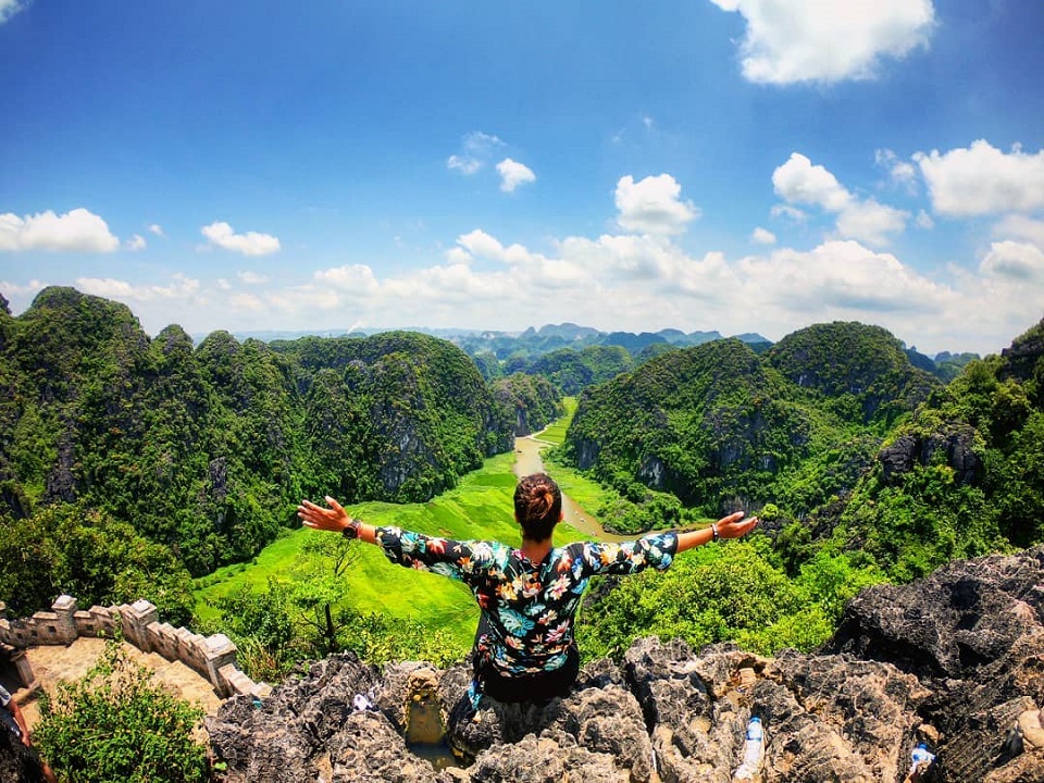 Sunset Motorbike Tour – Hang Mua & Hoa Lu Old Town